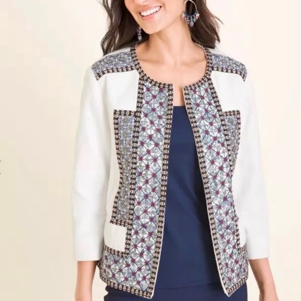 Chic White and Blue Patterned Women's Blazer - worn once - fits like a XXL